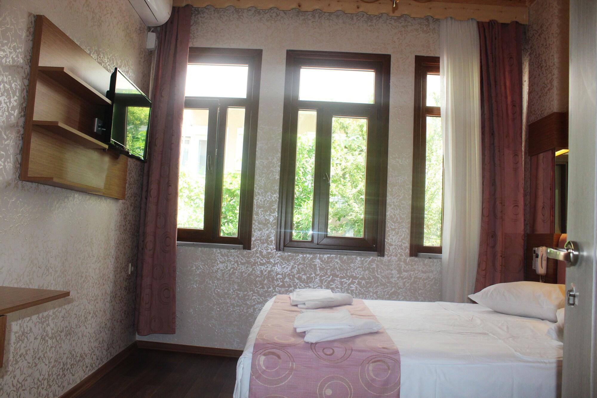 Hotel Megaron Istanbul Bagian luar foto
